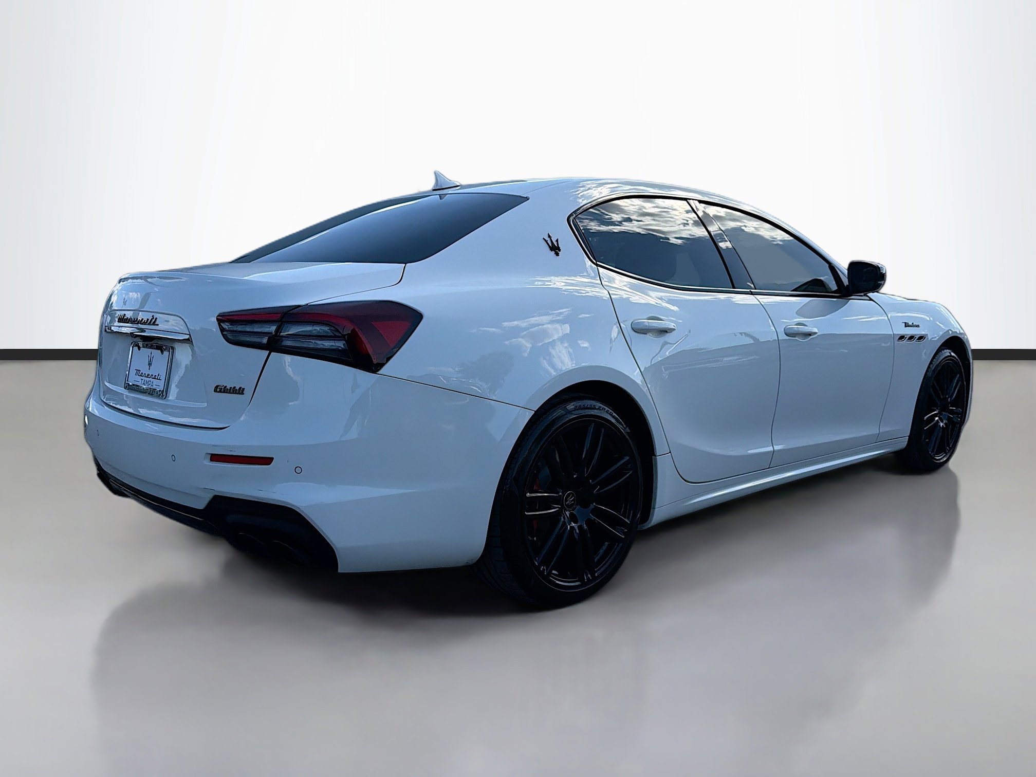 Used 2023 Maserati Ghibli Modena image 3