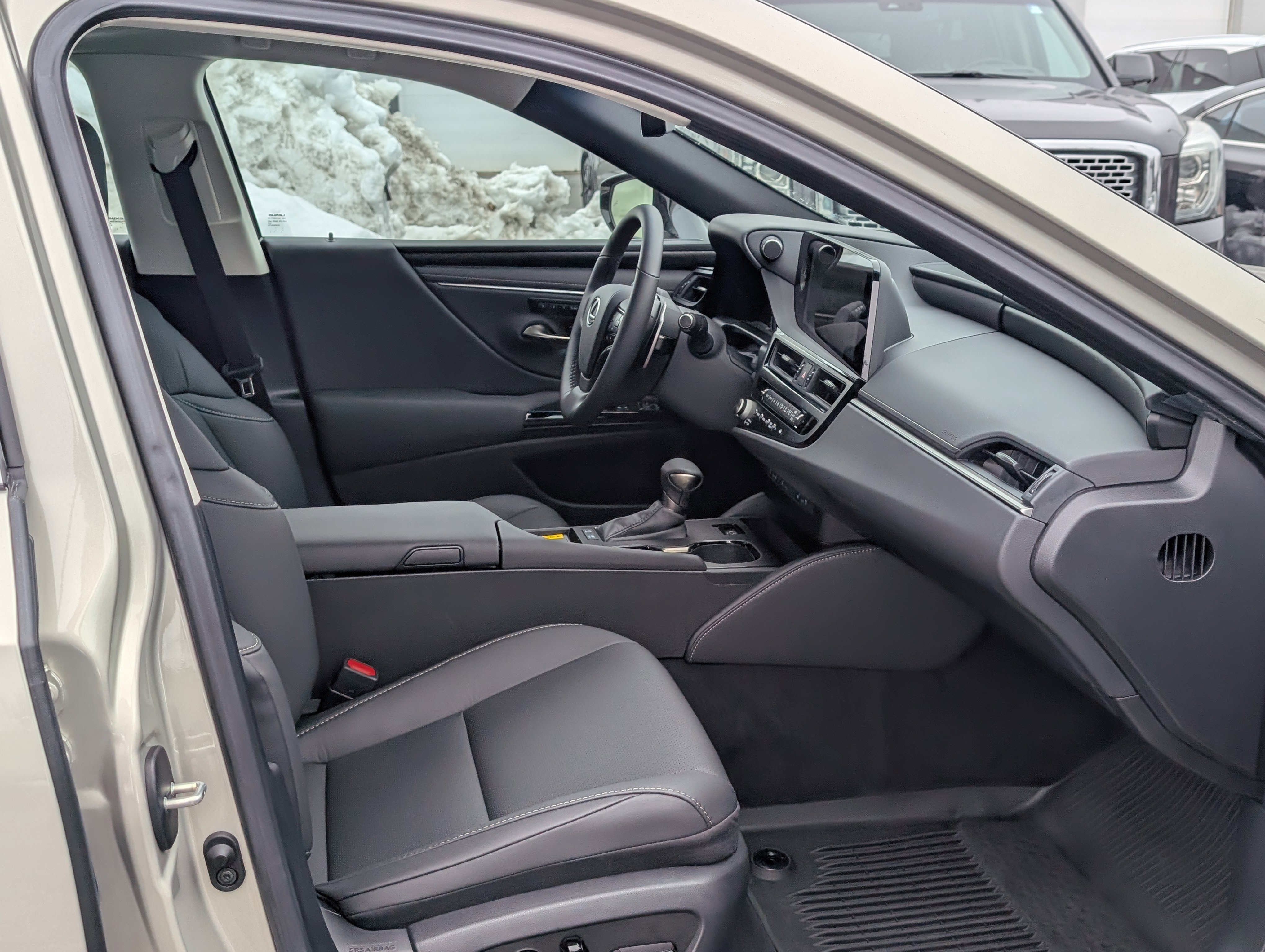 Certified 2025 Lexus ES 300h w/ Premium Package image 11