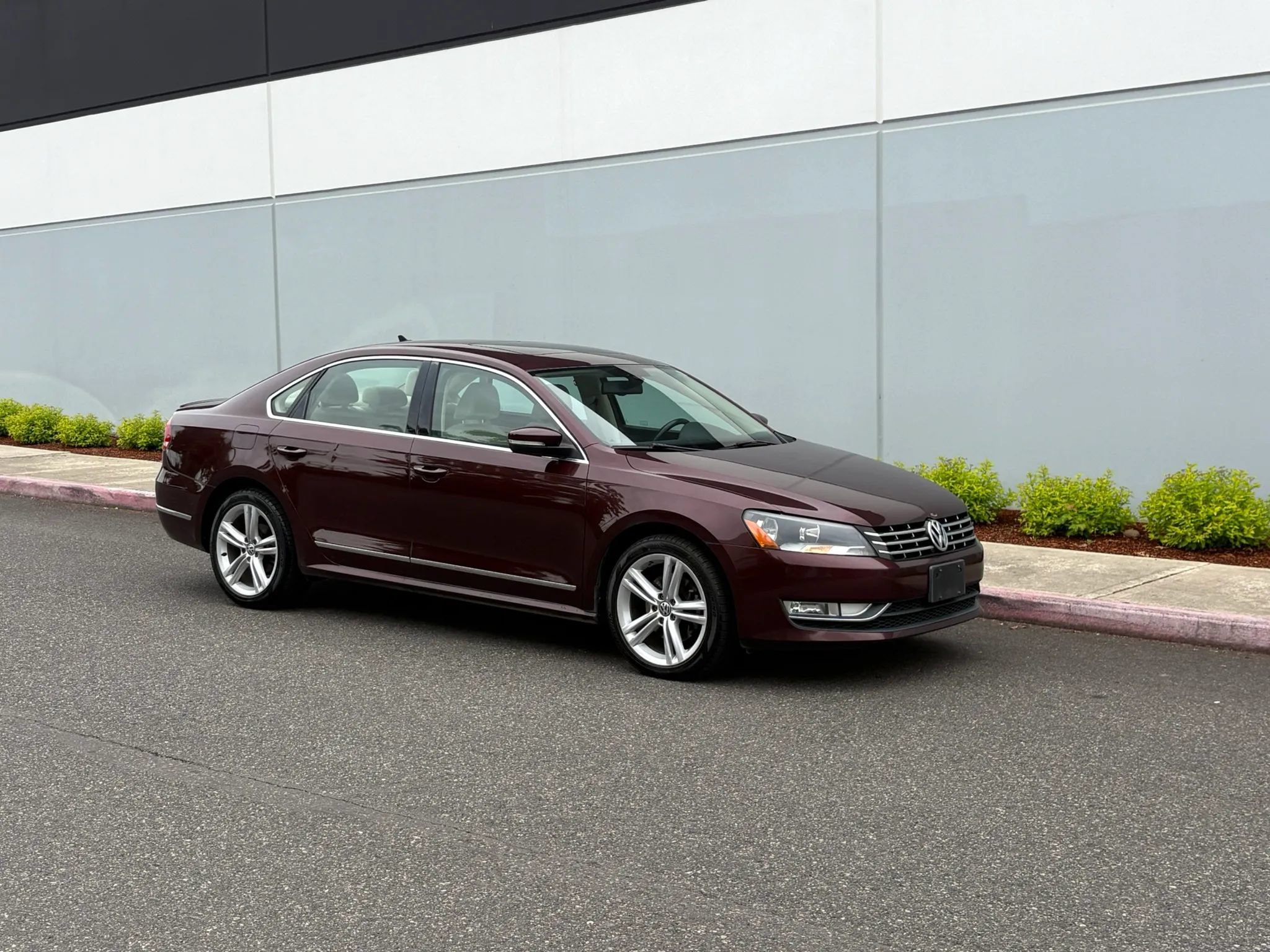 Used 2013 Volkswagen Passat TDI SEL Premium FWD image 8