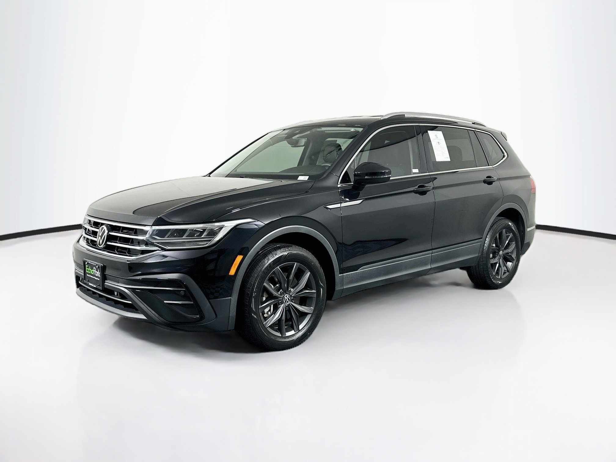 Used 2023 Volkswagen Tiguan SE FWD image 3