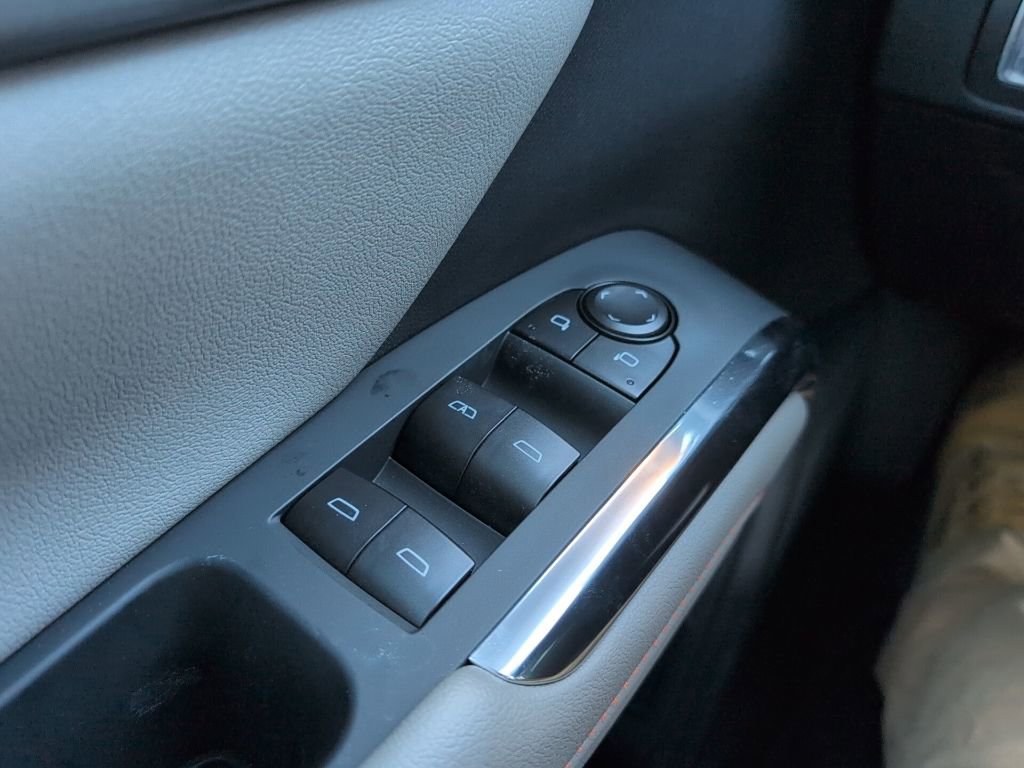 Used 2026 Chevrolet Traverse LT image 13