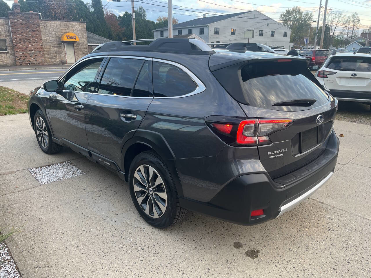 Used 2024 Subaru Outback Touring image 3