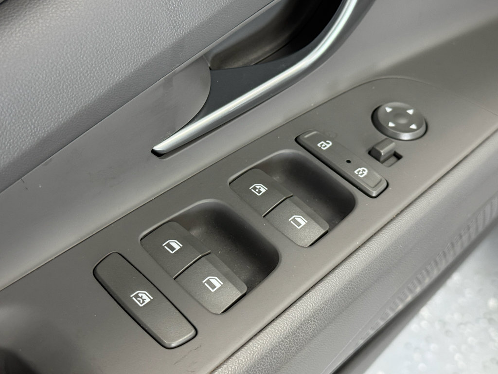 Used 2023 Hyundai Elantra SEL w/ Convenience Package image 16