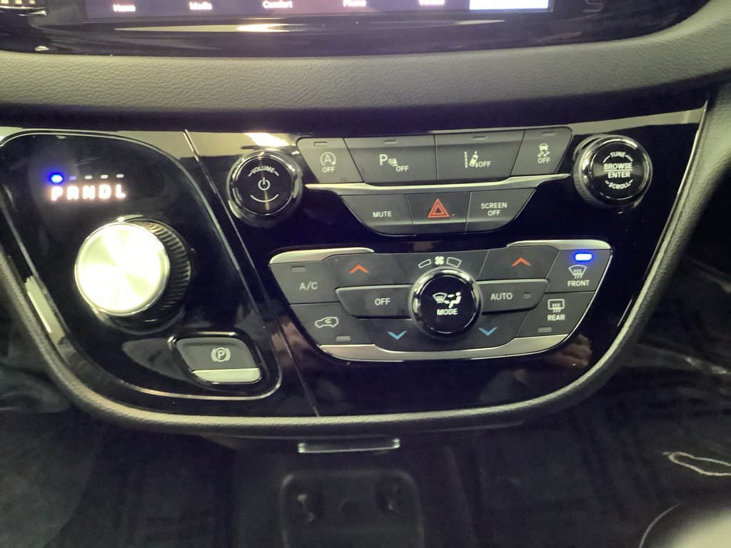 Used 2025 Chrysler Pacifica Select image 21