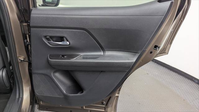 Used 2025 Nissan Kicks SV AWD/4WD image 19