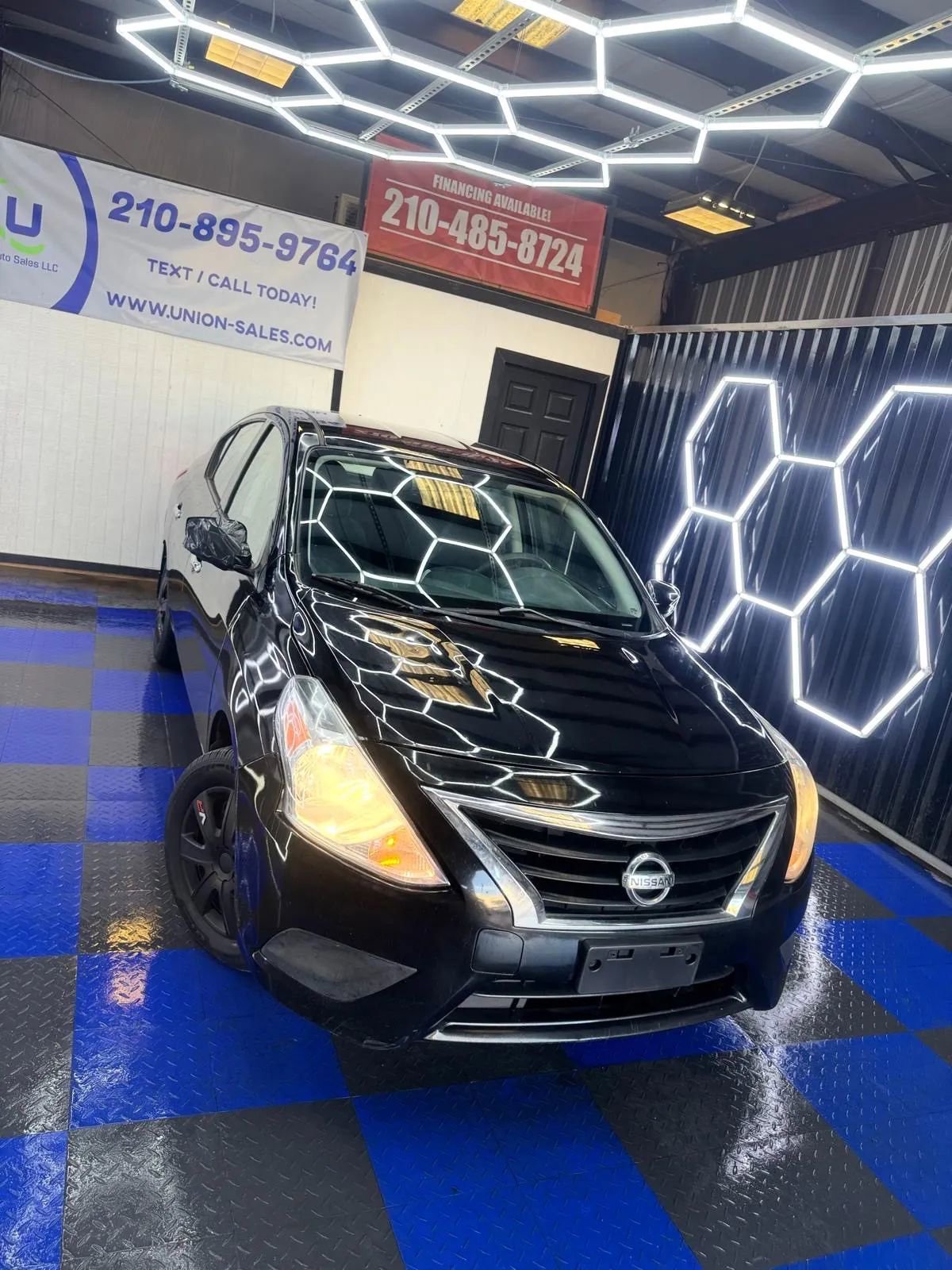 Used 2016 Nissan Versa SV image 9