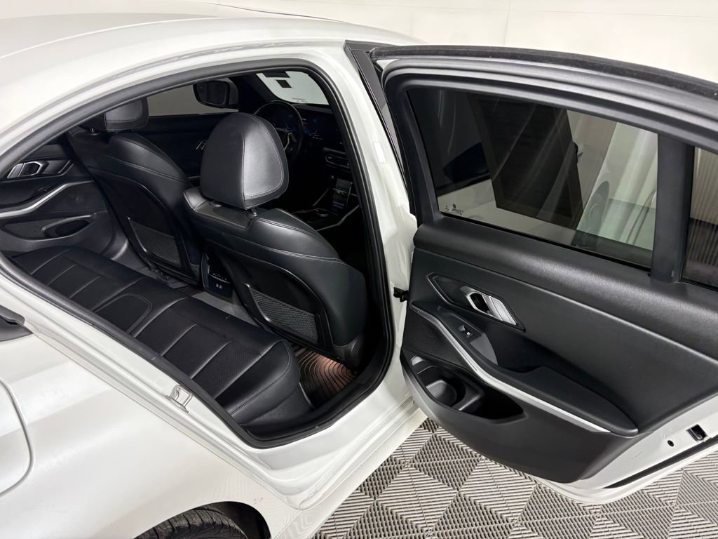 Used 2023 BMW 330i xDrive 330i xDrive w/ Premium Package image 33