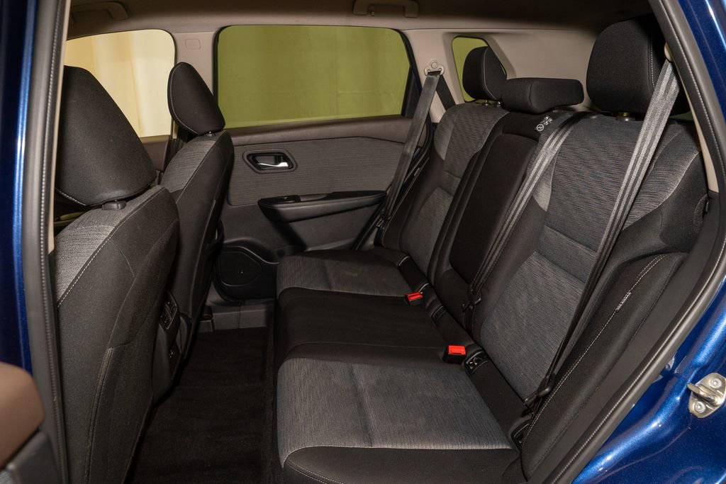 Used 2023 Nissan Rogue SV image 8