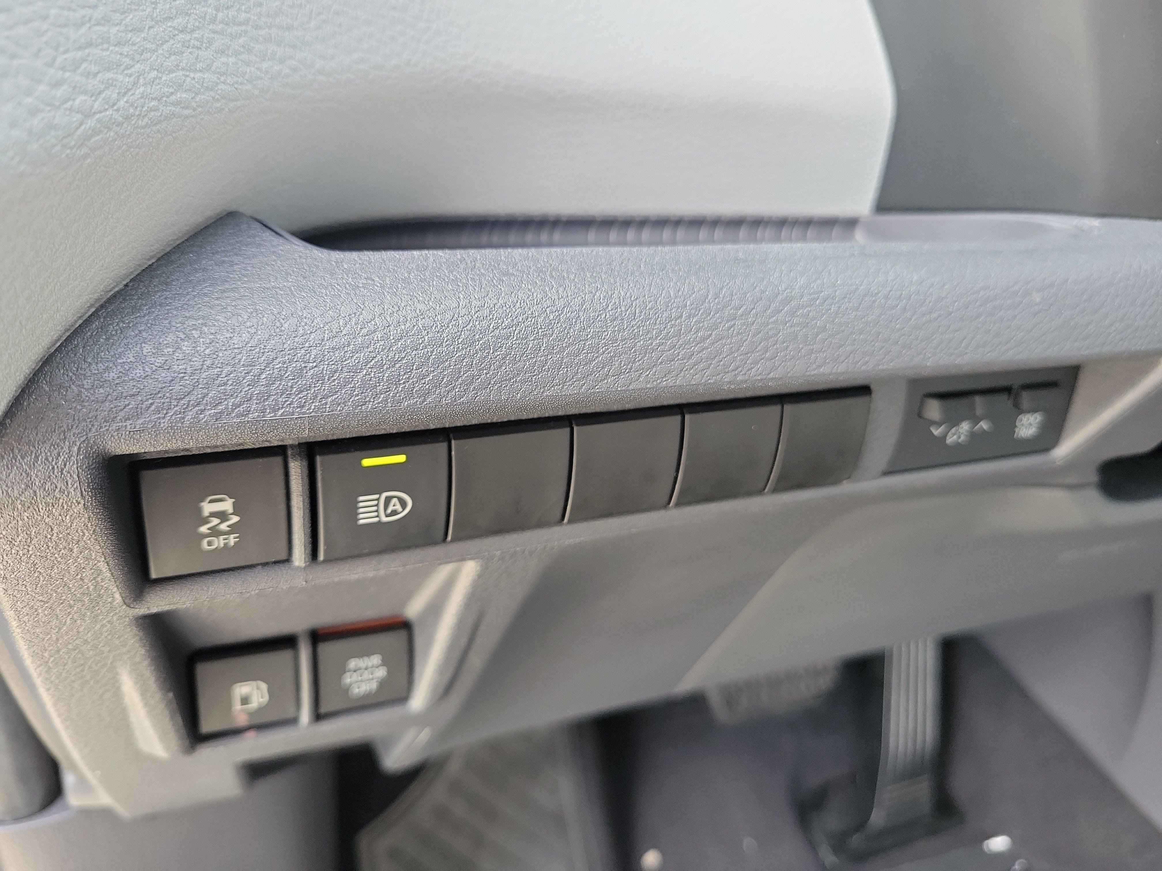 Used 2022 Toyota Sienna XSE FWD image 27