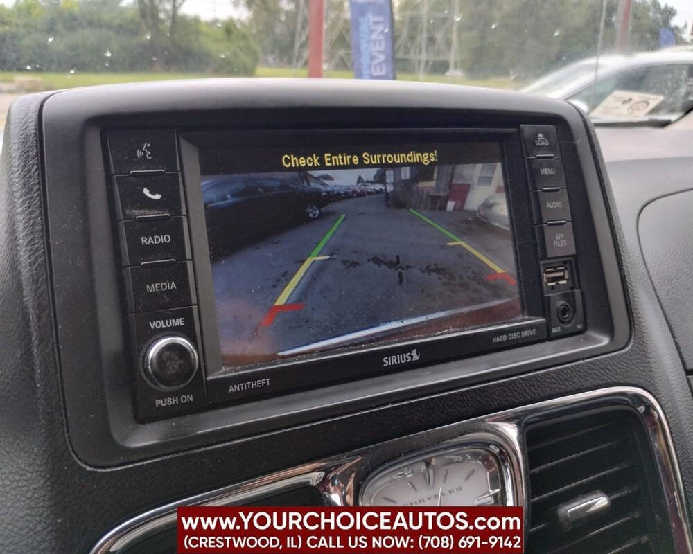 Used 2015 Chrysler Town & Country Touring image 33