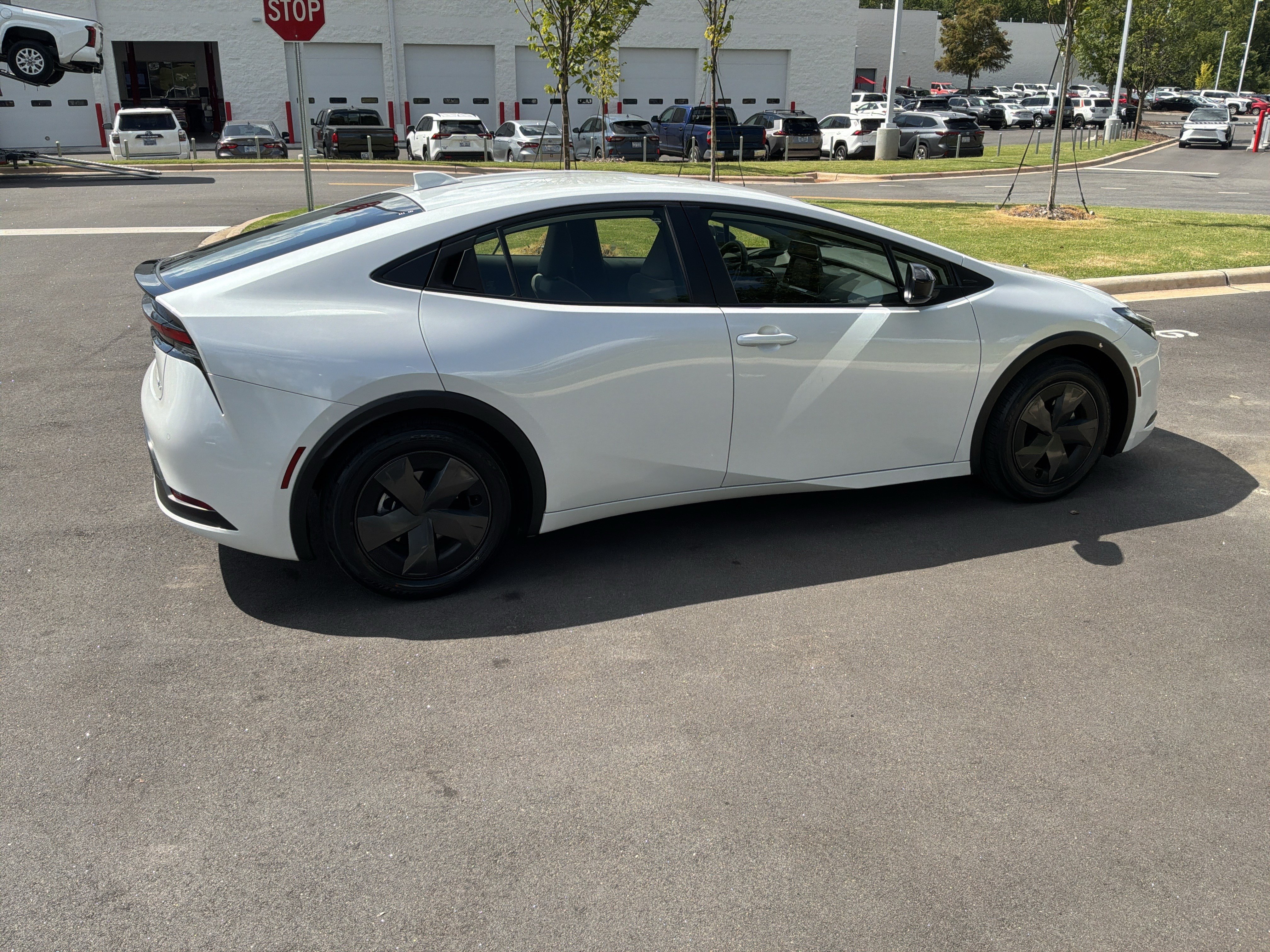 Used 2024 Toyota Prius LE FWD image 11