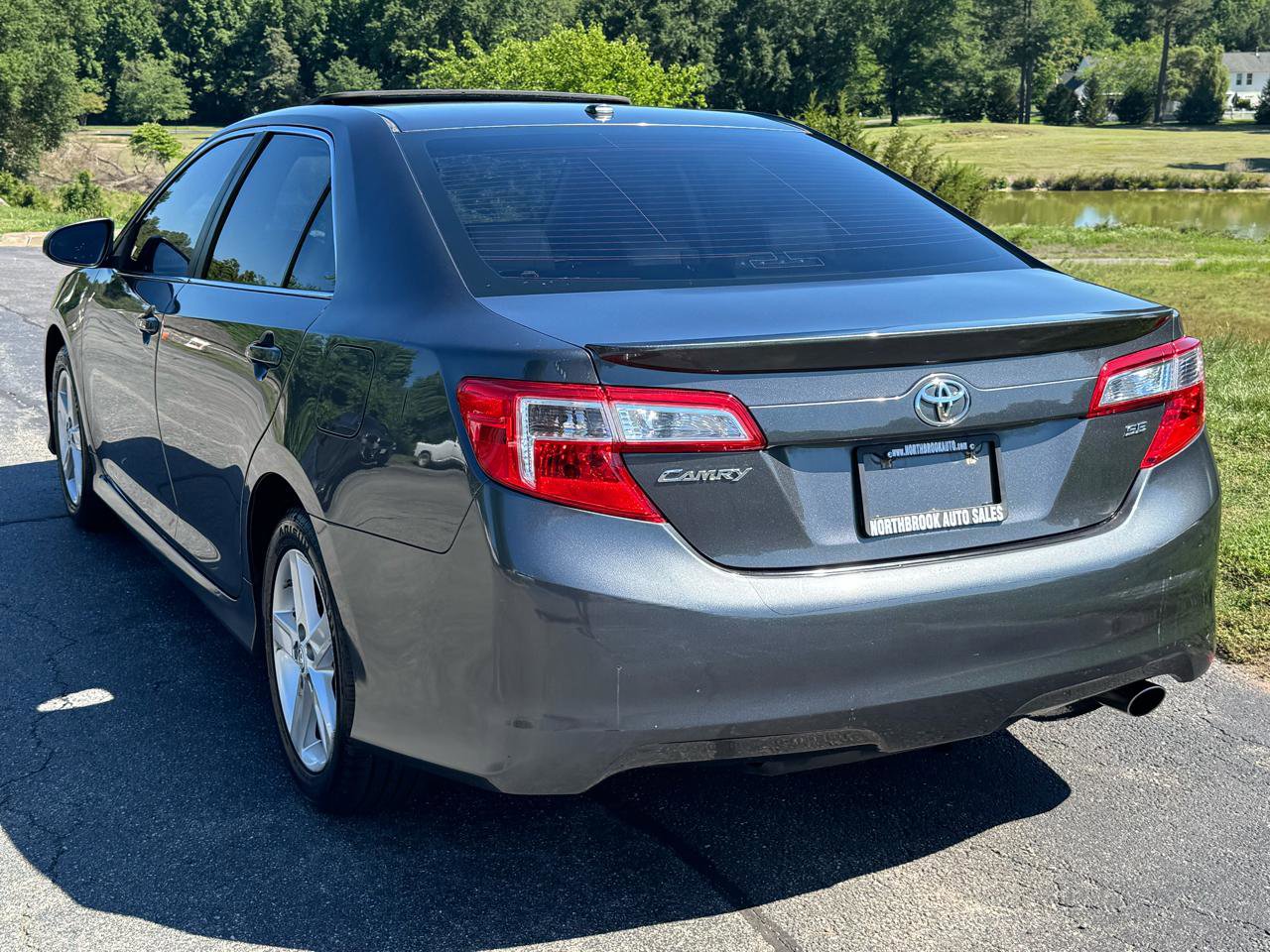 Used 2012 Toyota Camry SE FWD image 13