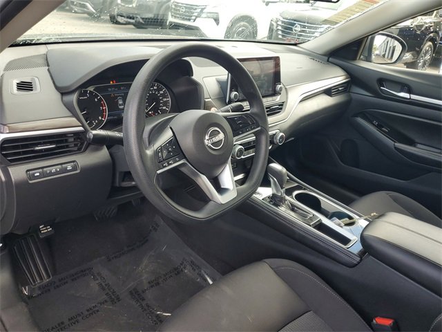 Used 2023 Nissan Altima 2.5 SV image 9