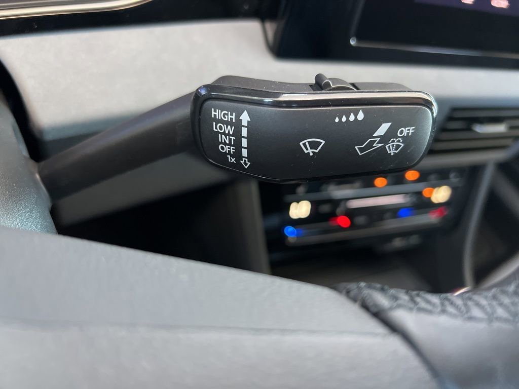 New 2025 Volkswagen Jetta SE image 38