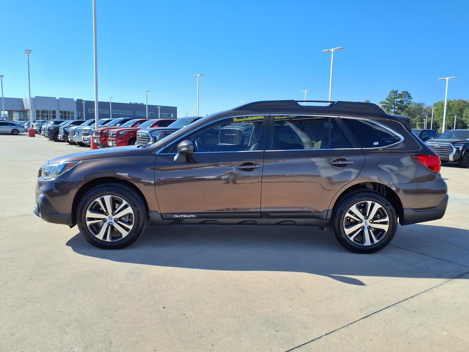 Used 2019 Subaru Outback 2.5i Limited AWD/4WD image 9