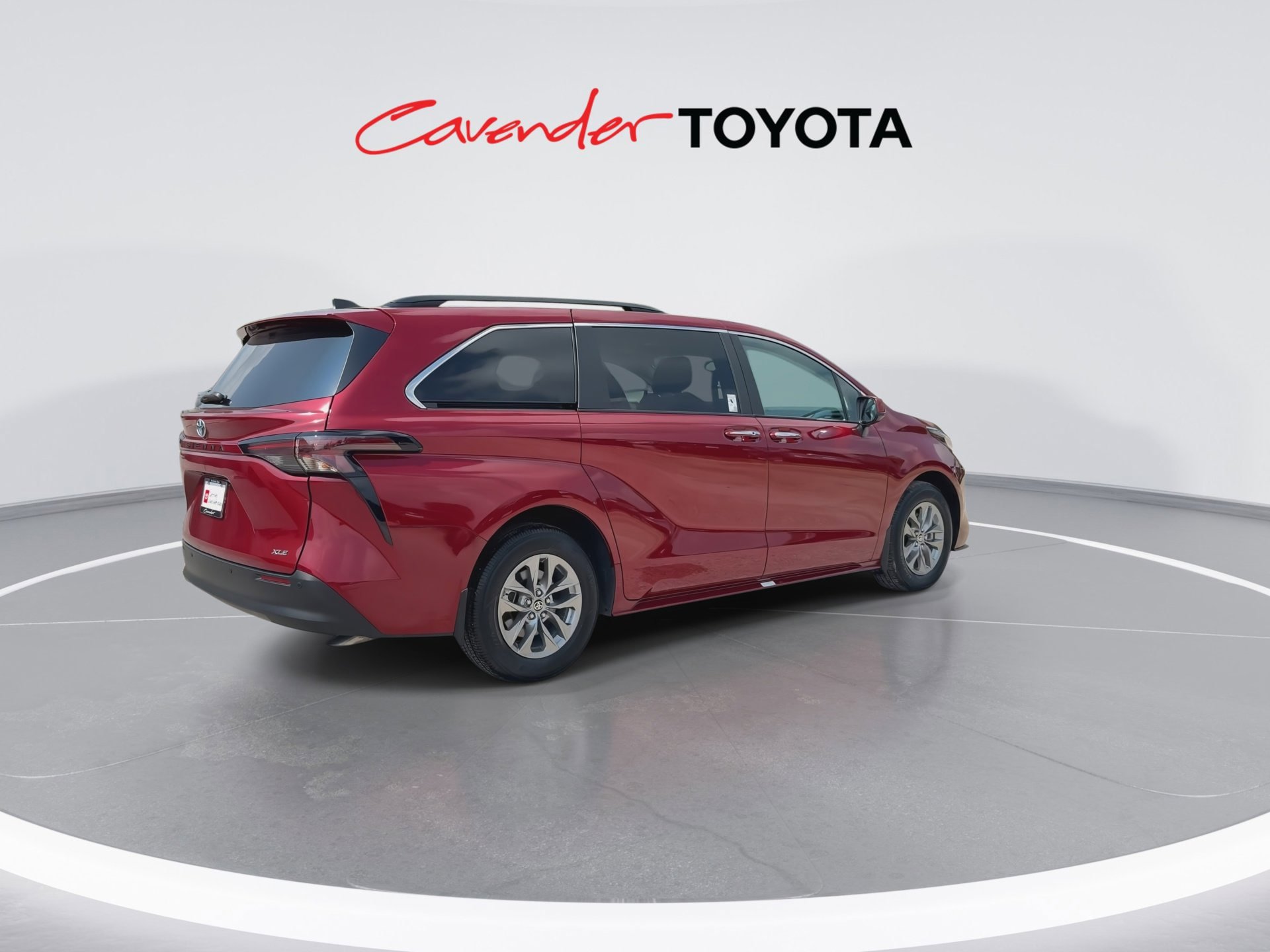 Used 2025 Toyota Sienna XLE FWD image 8