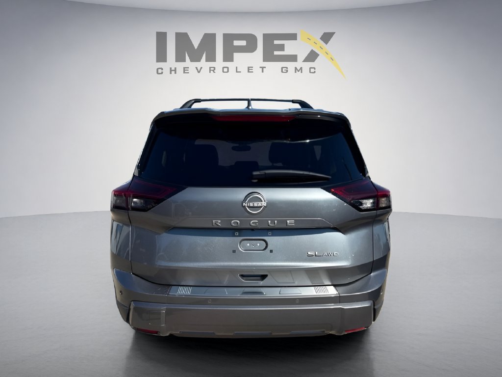 Used 2024 Nissan Rogue SL AWD/4WD image 3