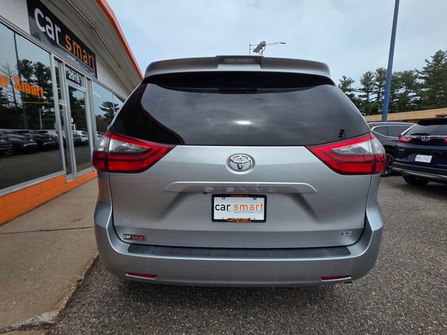 Used 2020 Toyota Sienna LE w/ LE Preferred Package FWD image 6