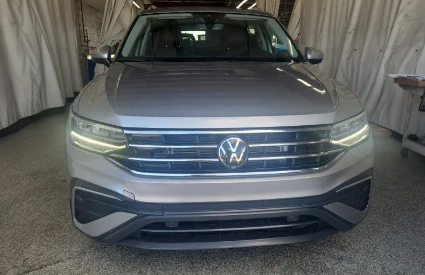 Used 2024 Volkswagen Tiguan SE image 2