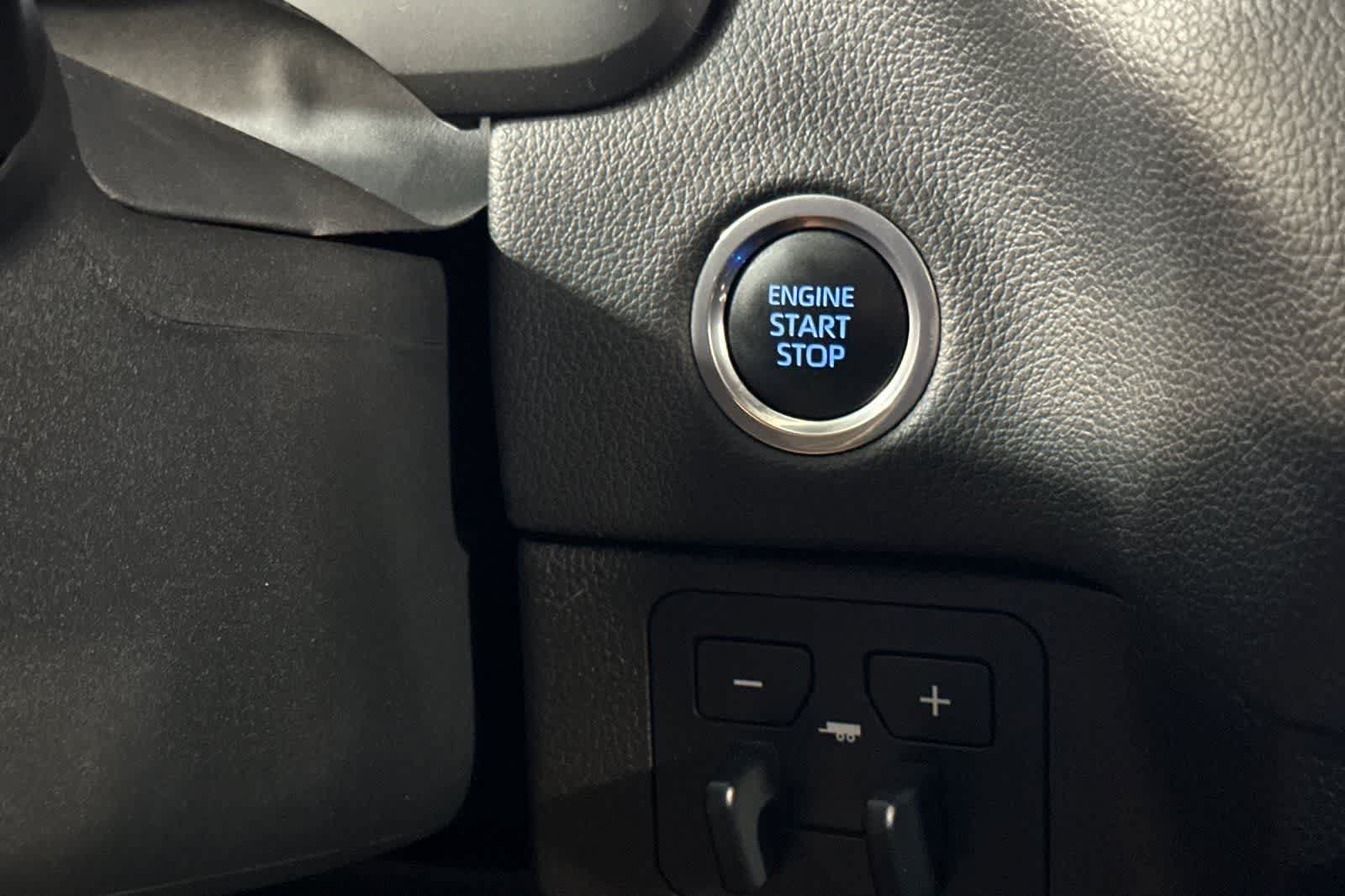 Used 2024 Toyota Tundra Limited AWD/4WD image 23