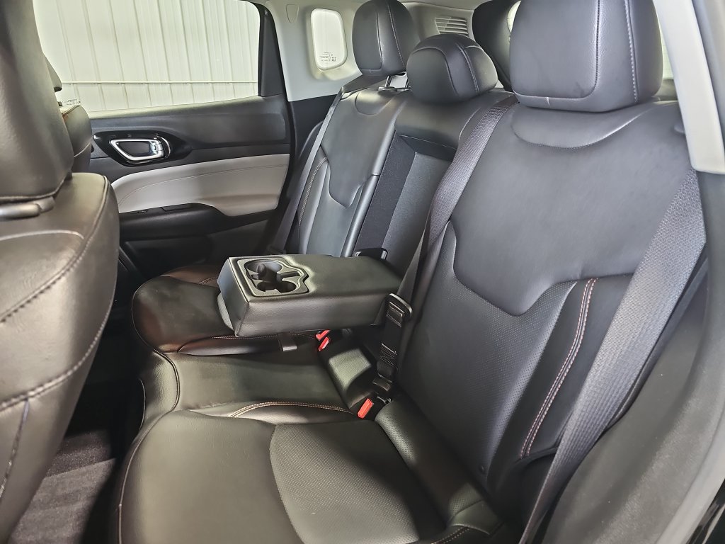 Used 2022 Jeep Compass Limited w/ Sun and Sound Group AWD/4WD image 13