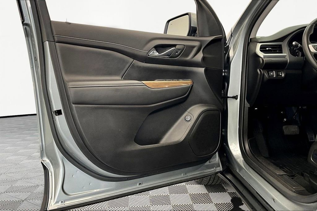 Used 2023 GMC Acadia SLE w/ Driver Convenience Package image 23