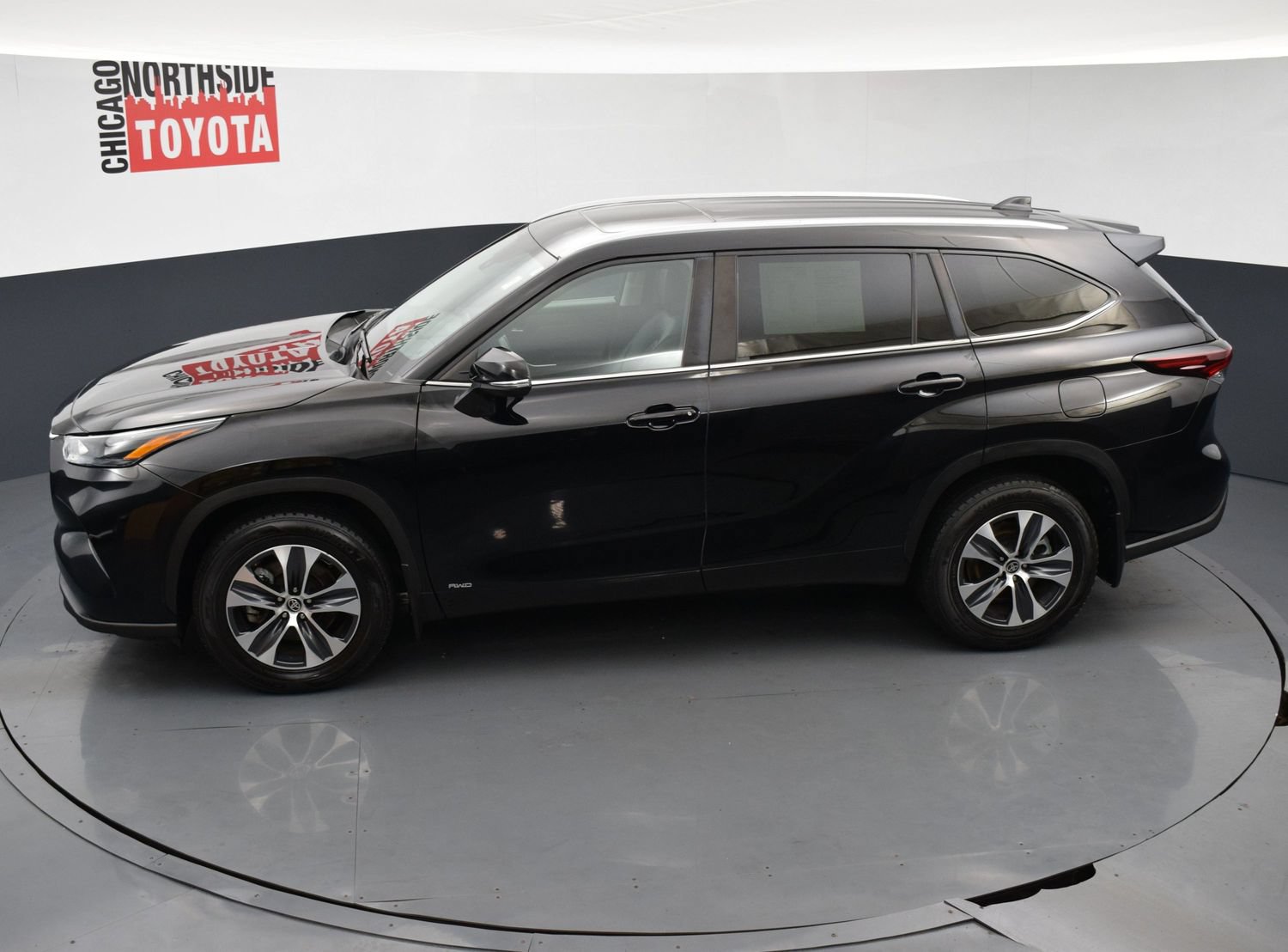 Used 2024 Toyota Highlander XLE AWD/4WD image 22