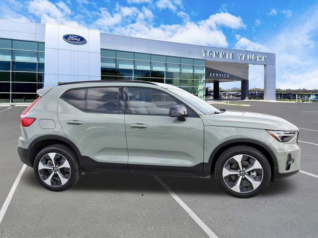 Used 2025 Volvo XC40 B5 Plus w/ Protection Package Premier image 5