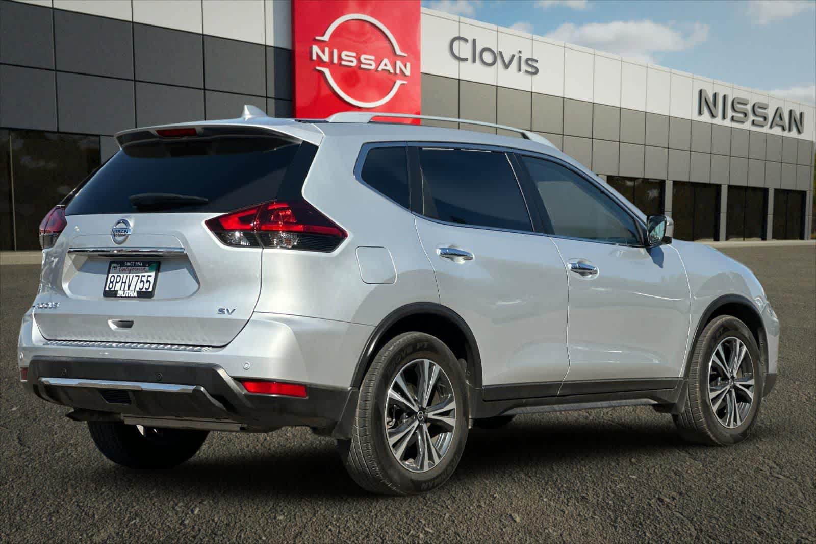 Used 2020 Nissan Rogue SV w/ Premium Package FWD image 3