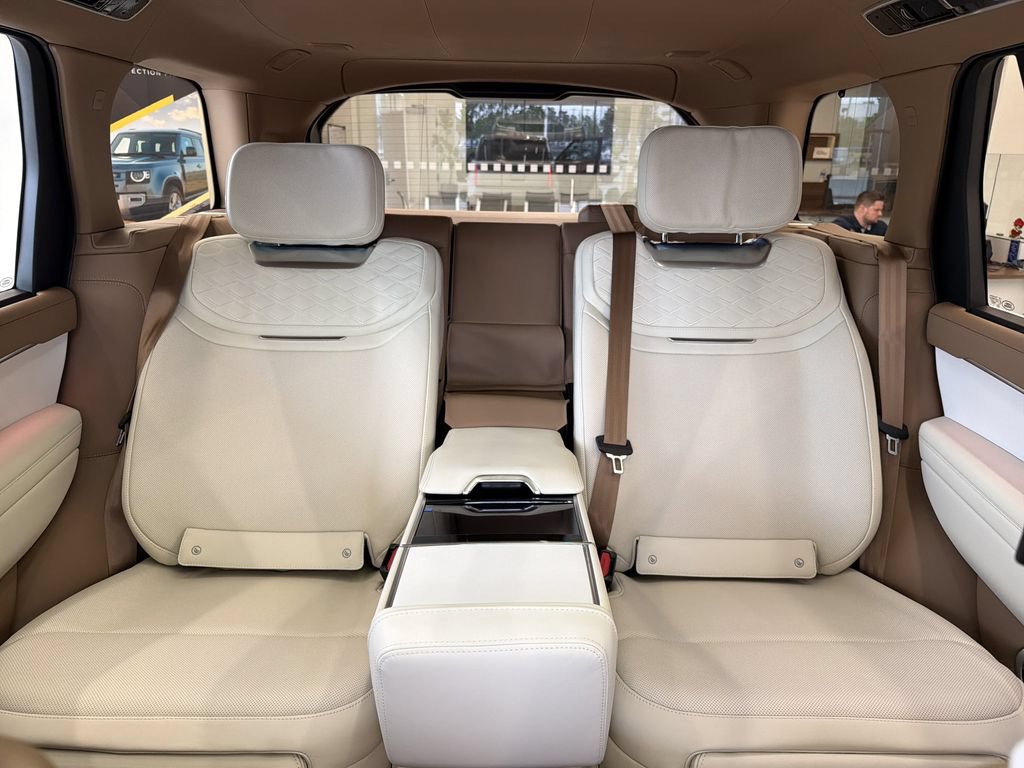 New 2026 Land Rover Range Rover SV AWD/4WD image 21