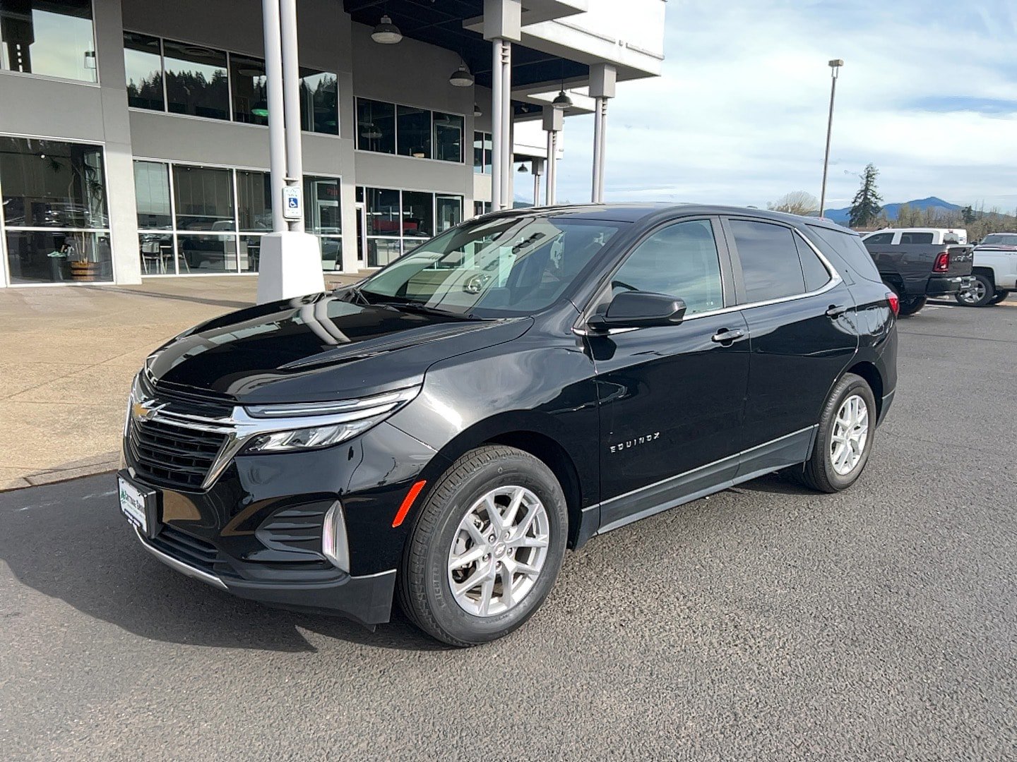 Used 2023 Chevrolet Equinox LT FWD image 1
