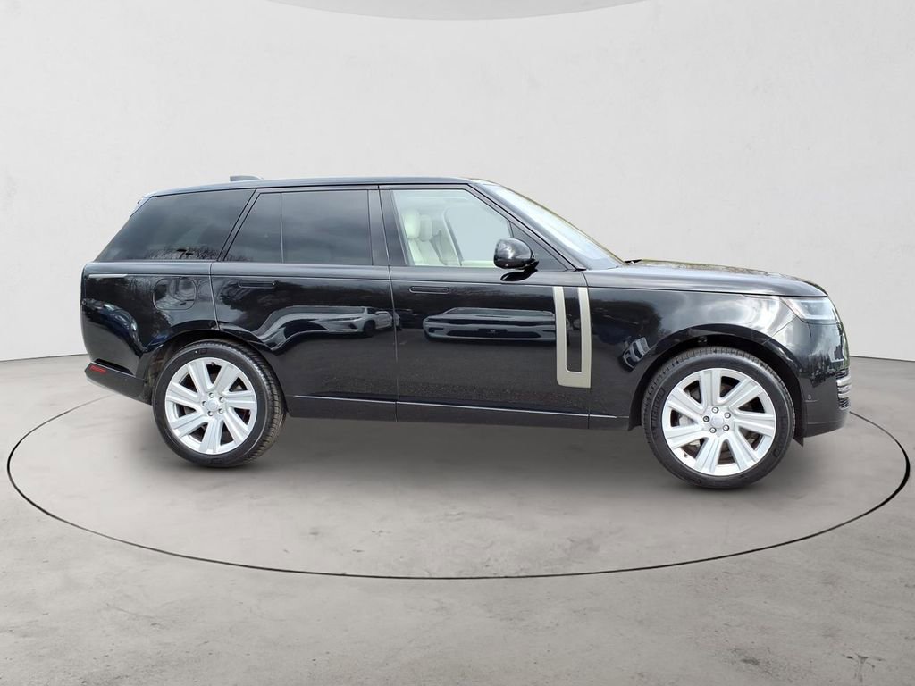 Used 2023 Land Rover Range Rover SE AWD/4WD image 4