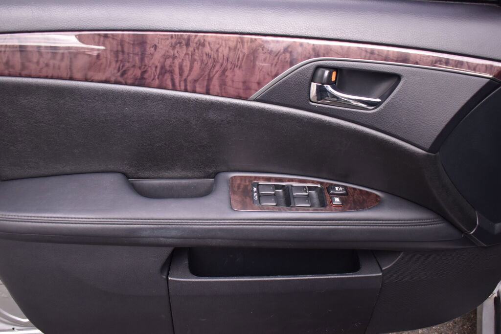 Used 2011 Toyota Avalon image 16
