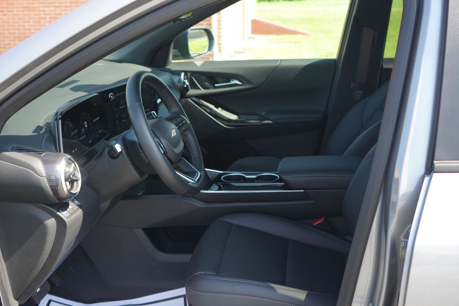 New 2025 Chevrolet Equinox LT w/ Convenience Package II image 26