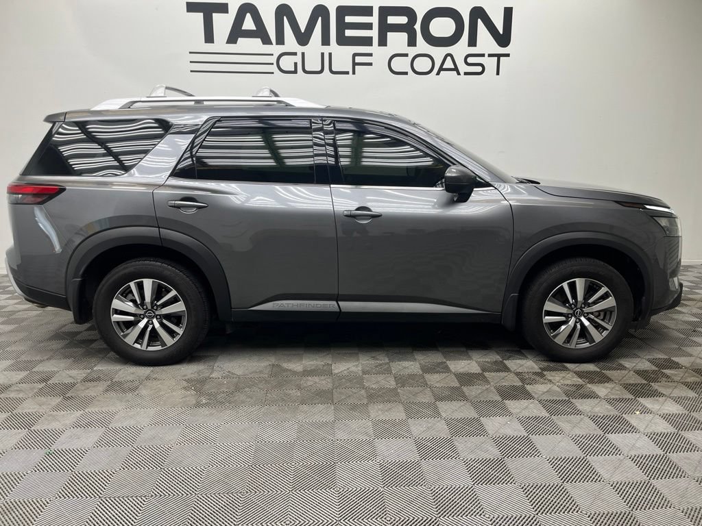 Used 2025 Nissan Pathfinder SL FWD image 4