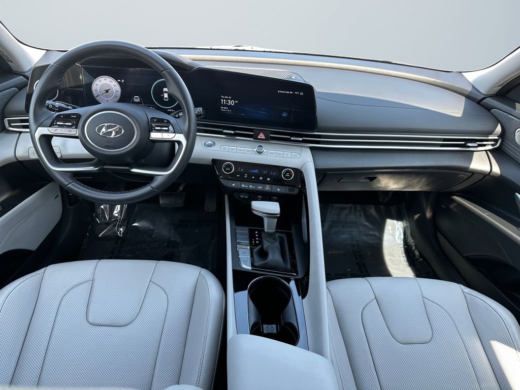 Used 2023 Hyundai Elantra Limited image 10