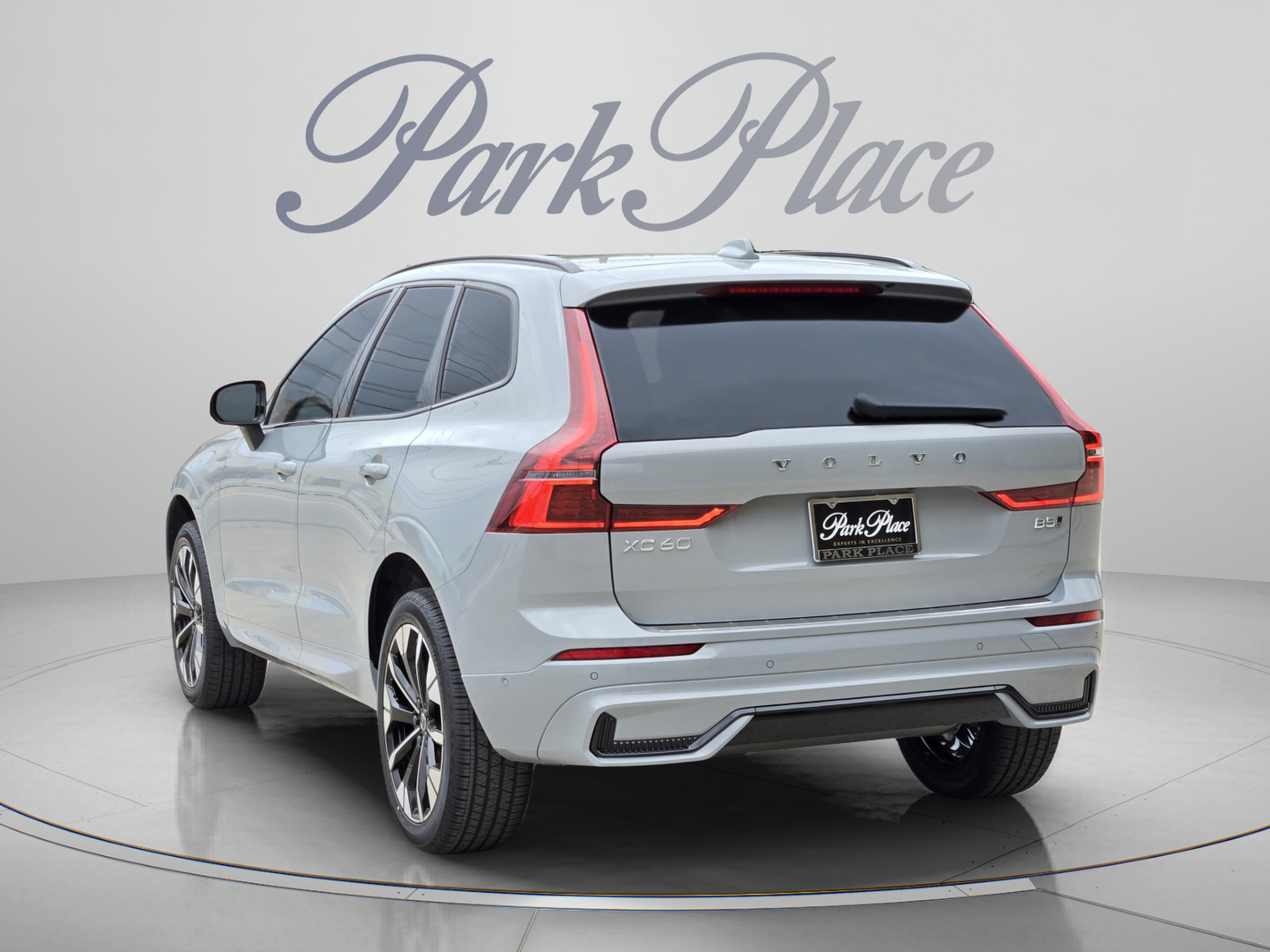 Used 2026 Volvo XC60 B5 Plus w/ Protection Package Premier AWD/4WD image 3