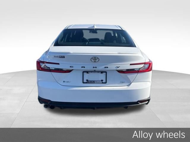 Used 2025 Toyota Camry SE image 6