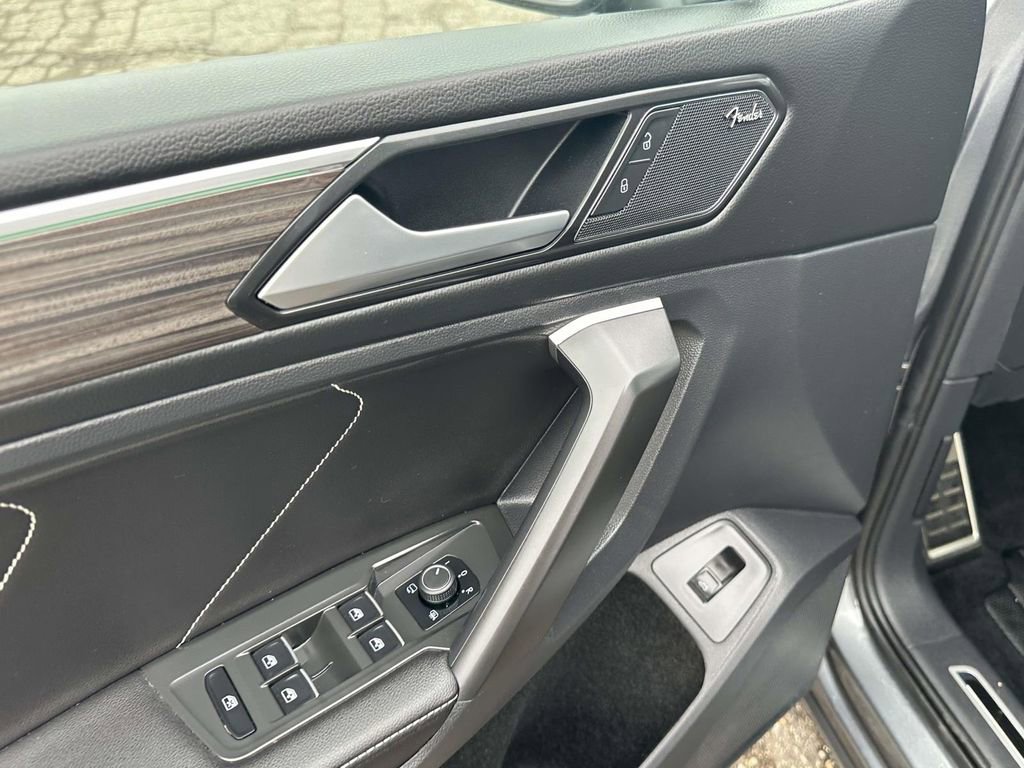 Certified 2024 Volkswagen Tiguan SEL R-Line image 21
