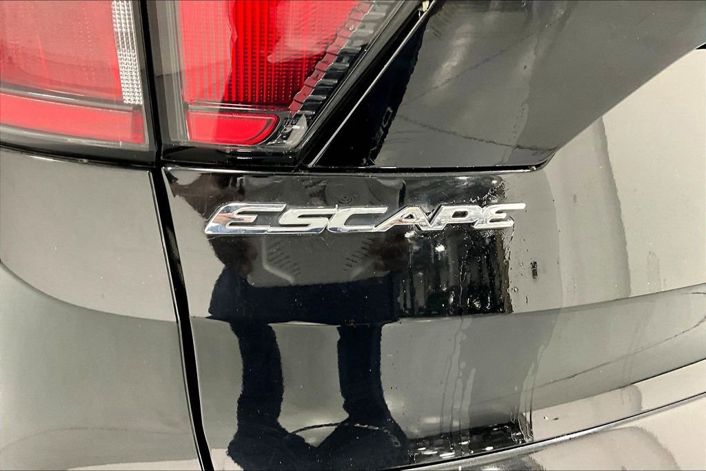 Used 2017 Ford Escape SE image 39