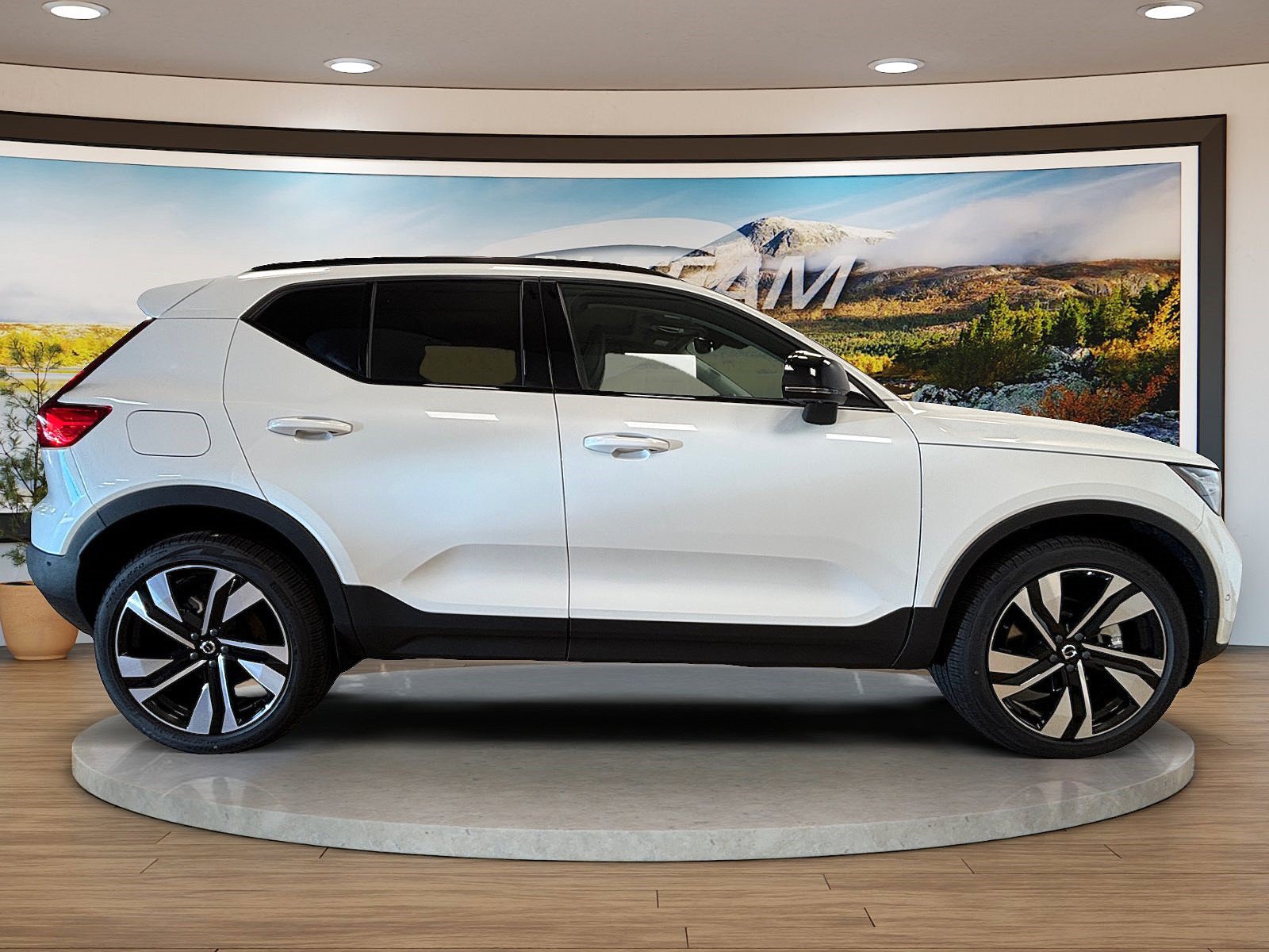 New 2026 Volvo XC40 B5 Ultra w/ Protection Package Premier AWD/4WD image 4