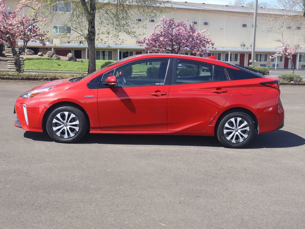 Used 2019 Toyota Prius XLE w/ Advanced Technology Package AWD/4WD image 3