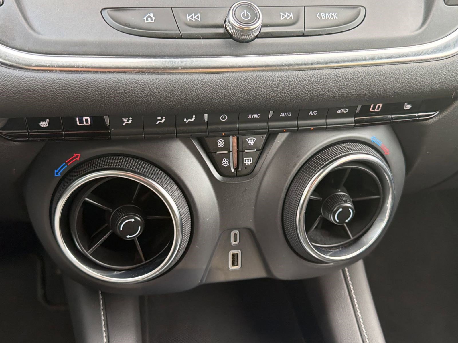 Used 2025 Chevrolet Blazer LT FWD image 25