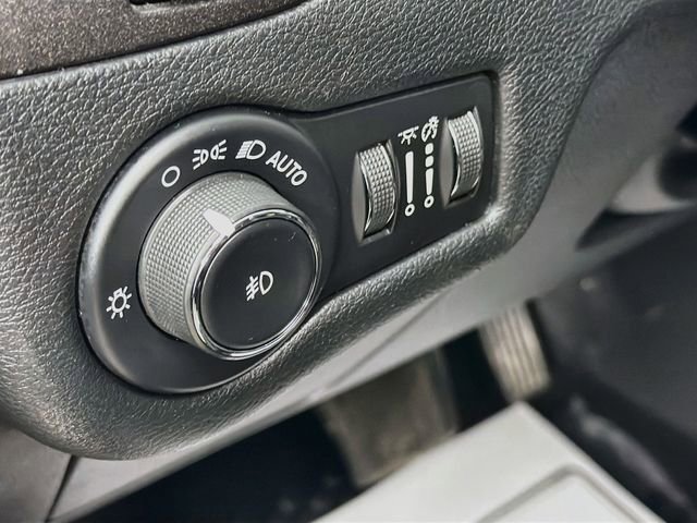 Used 2020 Jeep Cherokee Trailhawk AWD/4WD image 10