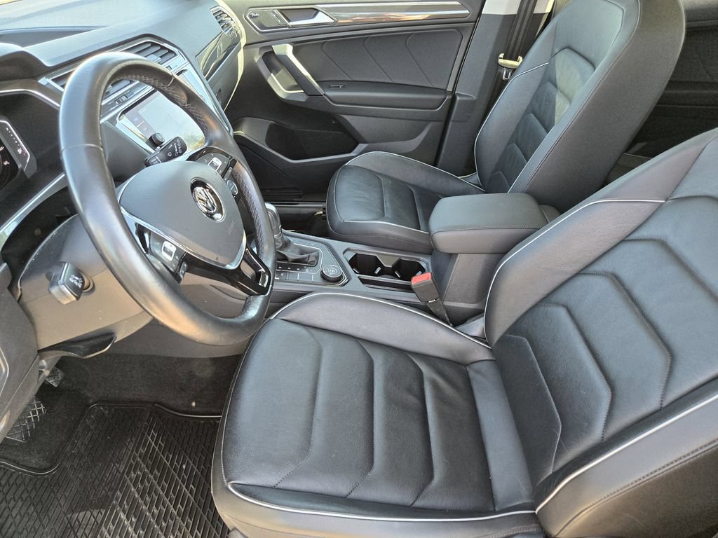 Used 2019 Volkswagen Tiguan SEL Premium w/ 3rd Row Seat Package AWD/4WD image 12