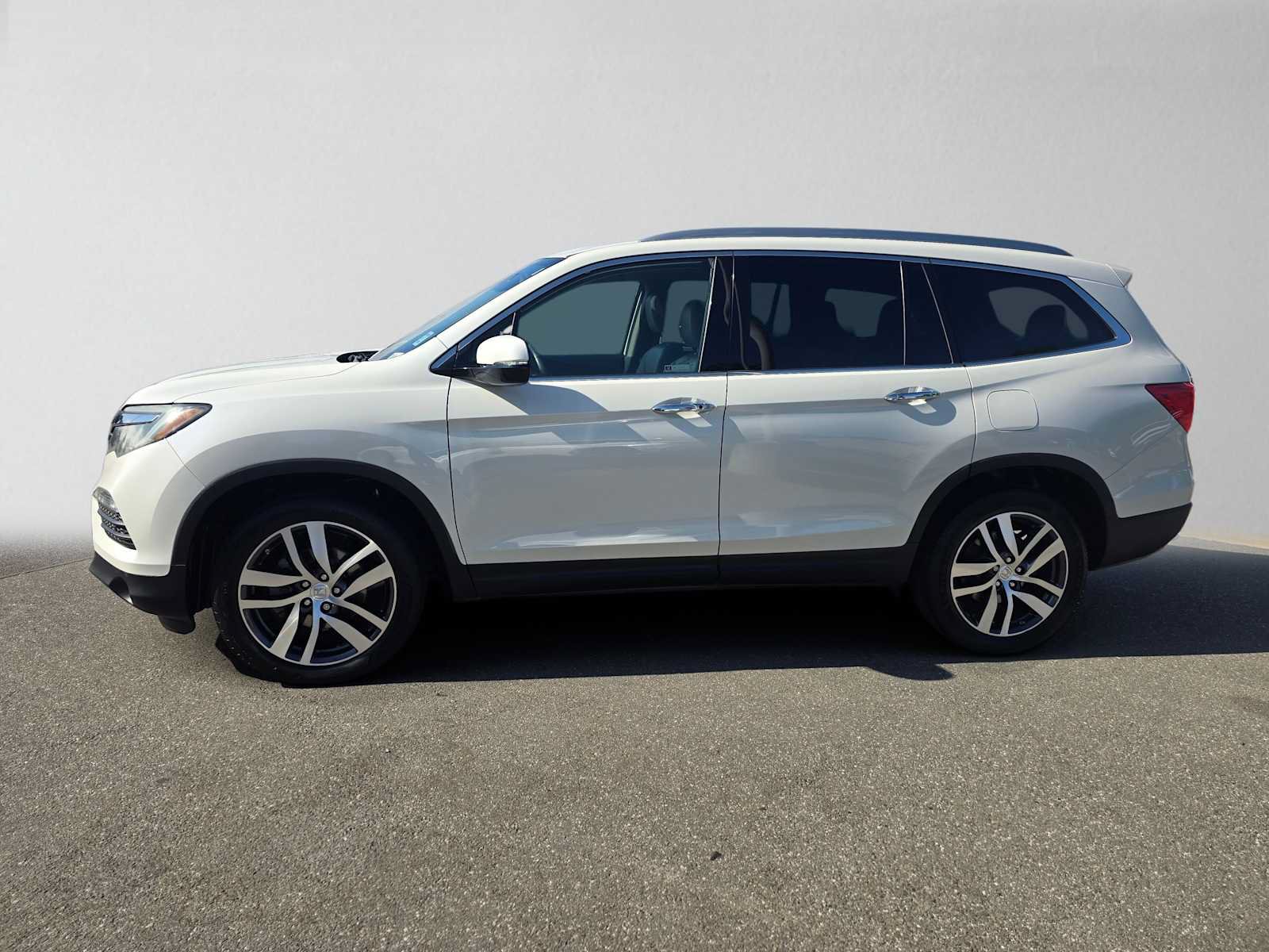 Used 2018 Honda Pilot Touring image 6