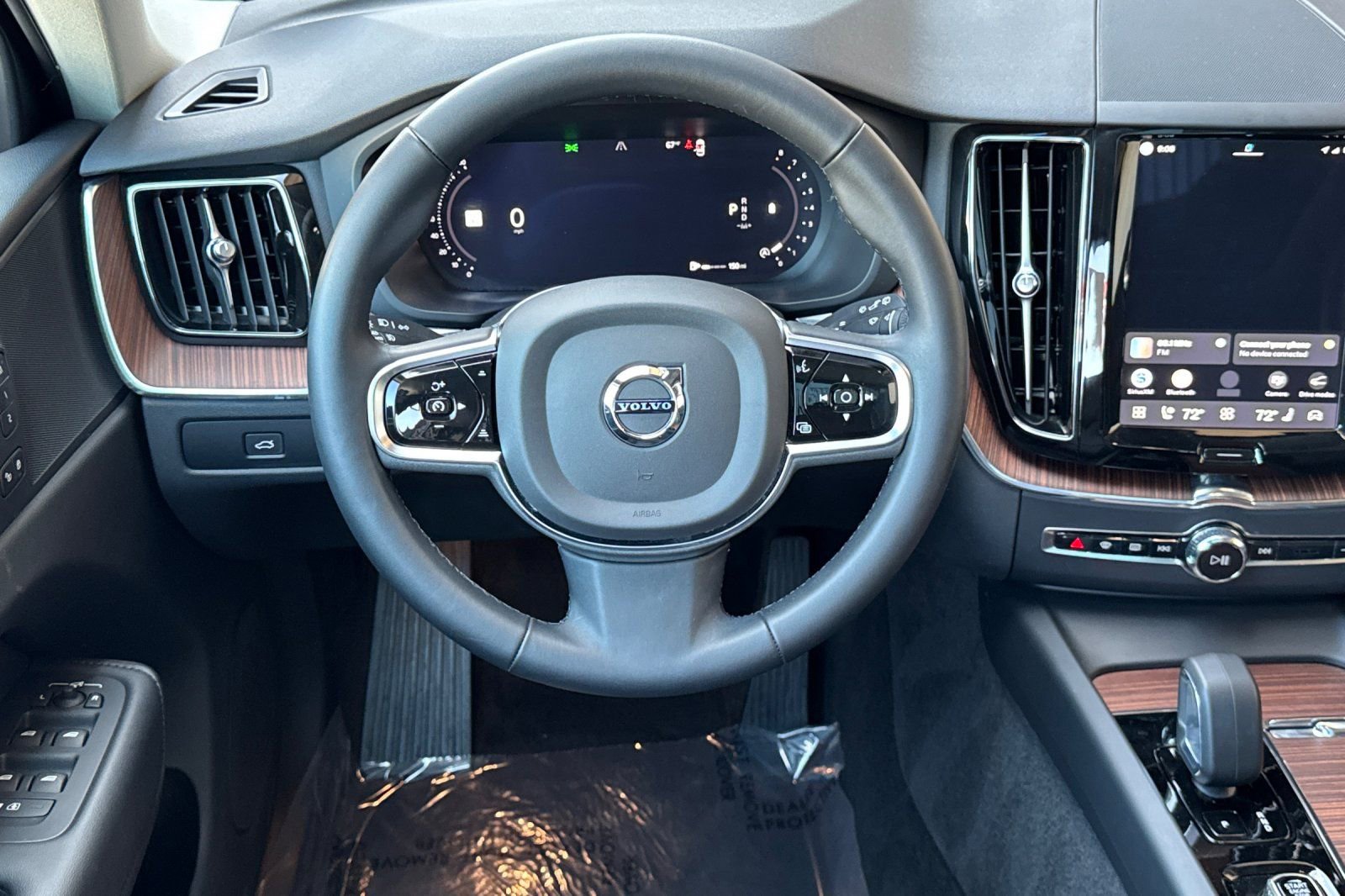 Used 2024 Volvo XC60 B5 Plus w/ Protection Package Premier AWD/4WD image 17