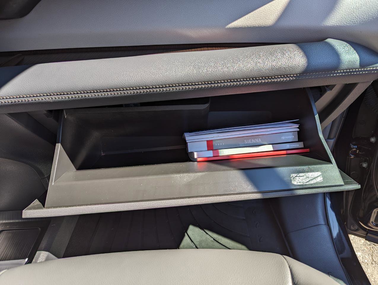 Used 2021 Toyota Sienna XLE image 33