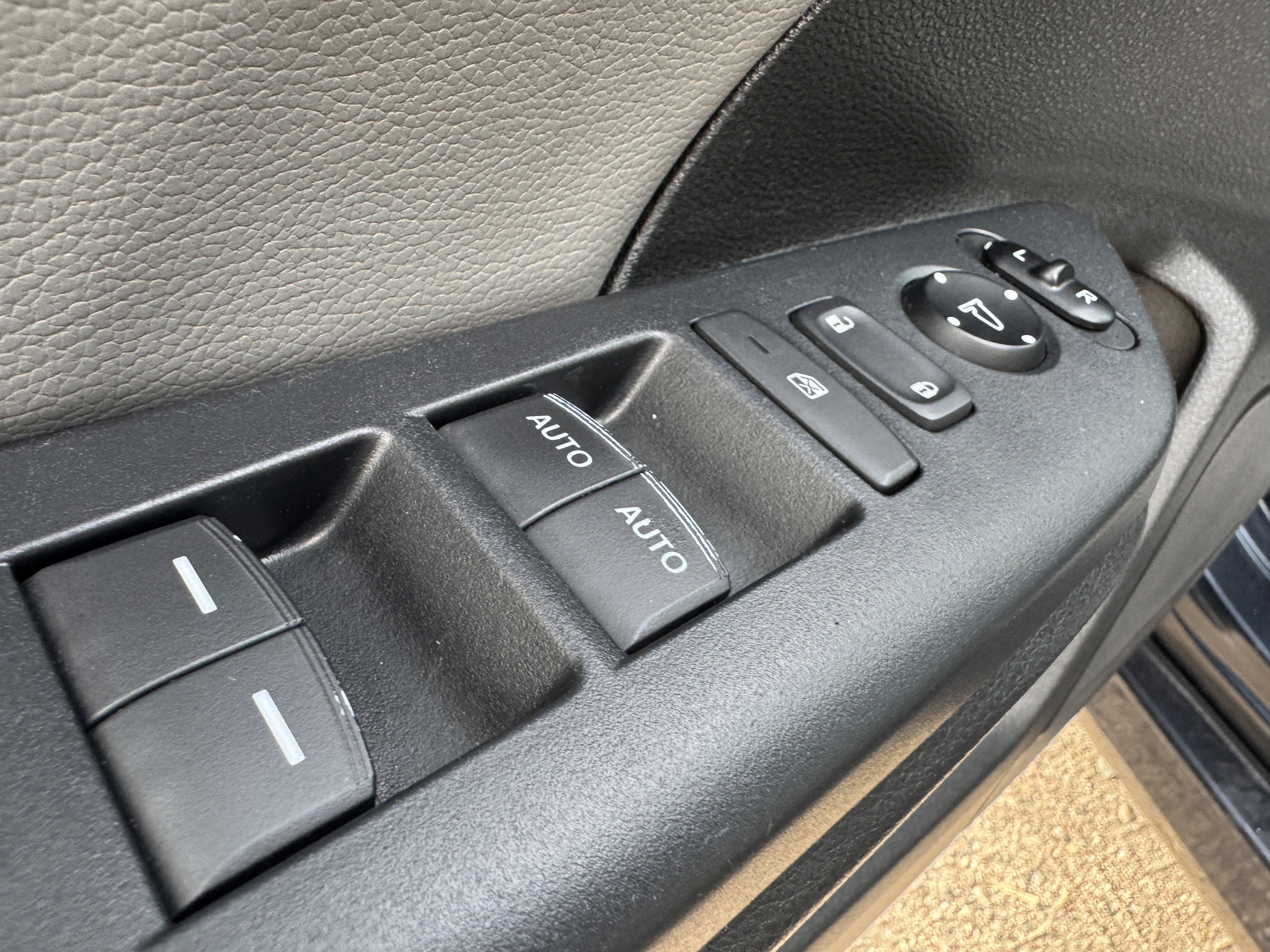 Used 2017 Honda Civic EX-L image 10