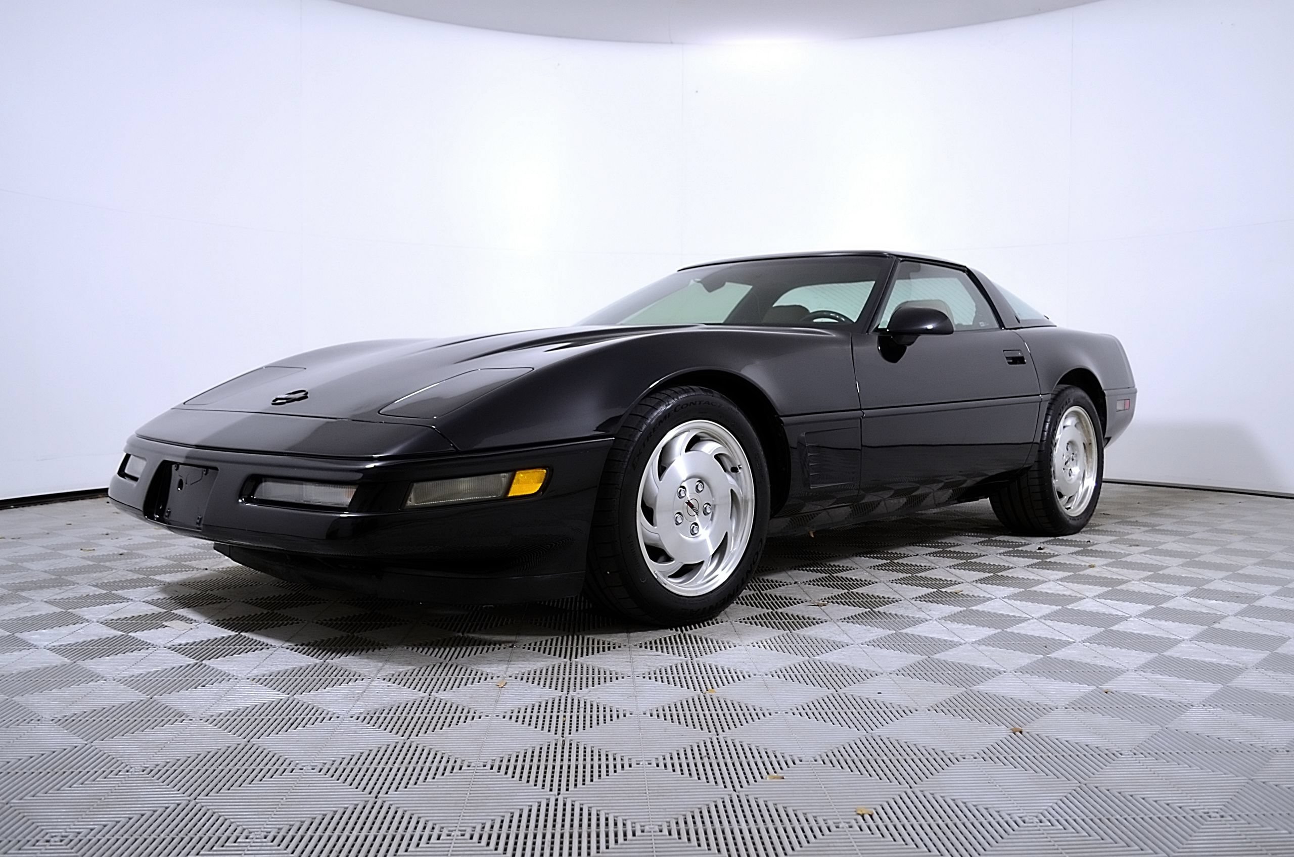 Used 1996 Chevrolet Corvette Coupe RWD video 2